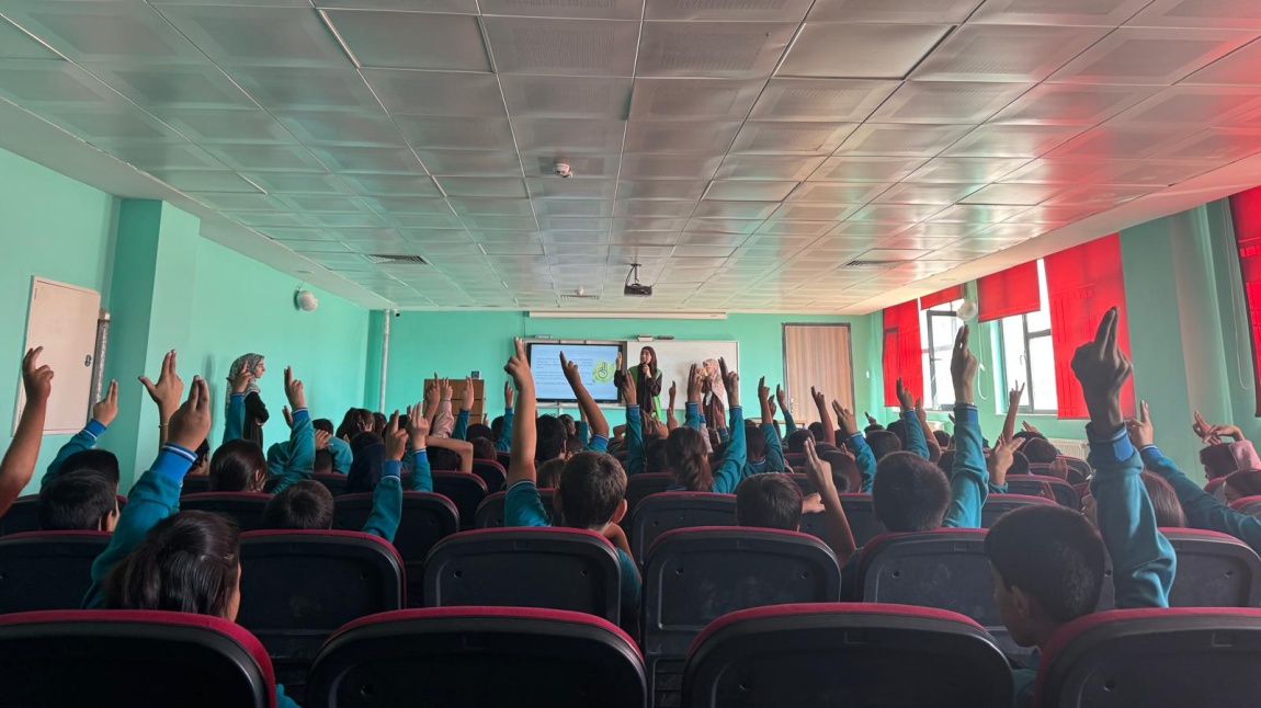 İYİLİKTE YARIŞAN SINIFLAR